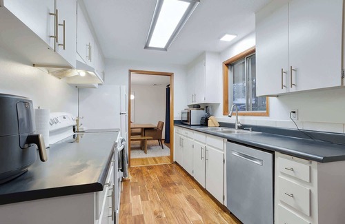 Lake Oswego House | Spacious 3BR Getaway, Fenced Yard & Fireplace