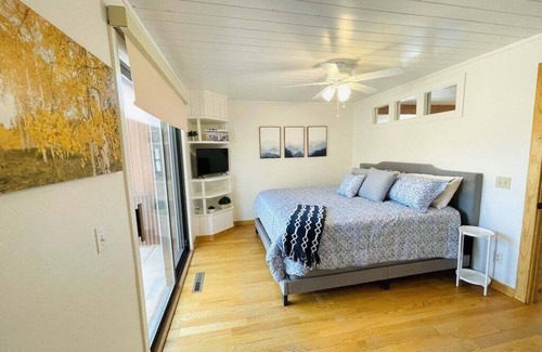 Durango House | Spacious 3BR Guest Home with Large Deck, Amazing Views, Close to Town