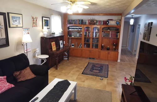 Riviere-Verte House | Spacious 3BR Home + 1 BR Private Ensuite, 2 Kitchens, for big Families & Groups