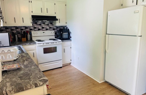 Massillon House | Spacious 3BR Home w/8 Beds, Big Yard & Parking – Near Canton & Hall of Fame