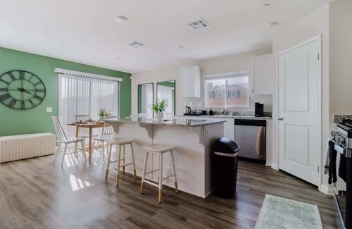 San Jacinto House | Spacious 3BR Home w/Lake Access & Mountain Views