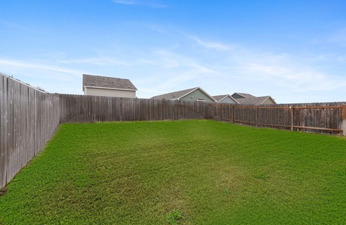 Bastrop House | Spacious 3BR Home with Large Backyard – Perfect for Families!