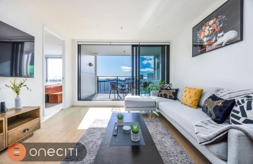Auckland Central Business District Apartment | Spacious 3BR in Auckland CBD w Parking City Views