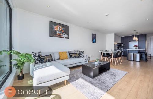 Auckland Central Business District Apartment | Spacious 3BR in Auckland CBD w Parking City Views