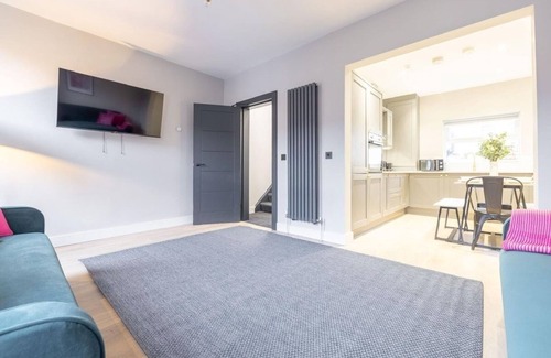 Queens Quarter Apartment | Spacious 3BR in Queens Free Parking