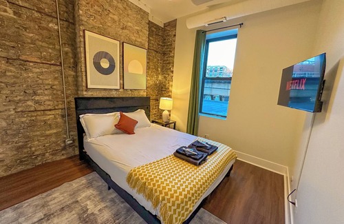 Near South Side Hotel | Spacious 3BR in South Loop Near McCormick - Optional Parking