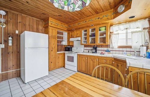 Greenbush Apartment | Spacious 3BR Lakefront Cottage w/Beach Access