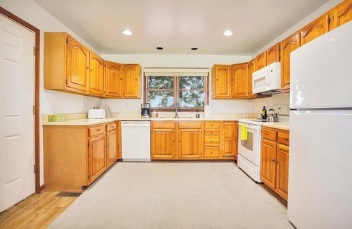 Locustville House | Spacious 3BR with Dock on Working Farm with Pool Table