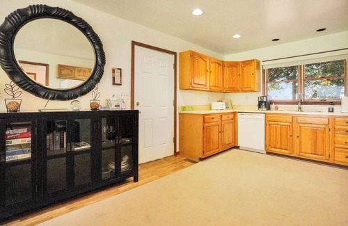Locustville House | Spacious 3BR with Dock on Working Farm with Pool Table