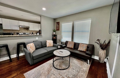 Jefferson House | Spacious 3BR Woodlawn Home Med Center Area Extended Stay Wi-Fi W/D SA