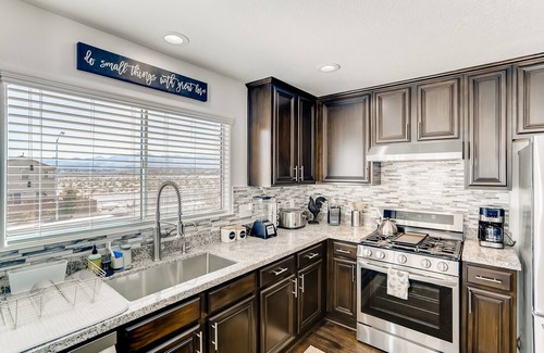 Henderson House | Spacious 3brd house with a pool mins from the strip & close to the Raider's HQ