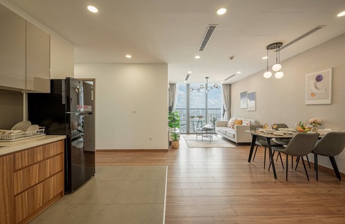 Tan Thuan Tay Apartment | Spacious 3Brs Apt - Large Living room - Amazing Pool & Gym