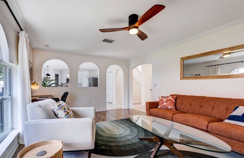 Sanford House | Spacious 4+1 bedroom house in Sanford with fast WiFi, A/C, & sleeping up to 12!n
