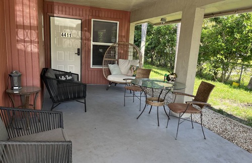 Lake Worth Corridor Apartment | Spacious 4 Bd /2 Ba perfect for any event