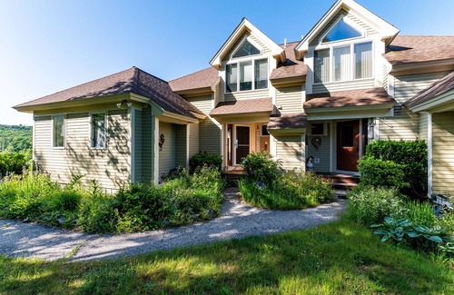 Jackson House | Spacious 4 bd 3.5 ba townhouse, sleeps 8