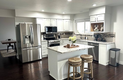North Ogden House | Spacious 4 BD Mtn. Retreat with Stunning Views, Hot Tub, 75” TV, Kids Gym