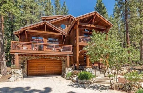 Pla-Vada Woodlands House | Spacious 4 bdrm + loft, Hot Tub, Game Room, Separate ADU, Ski Boreal, Sugar Bowl
