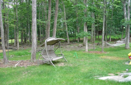 Dingmans Ferry House | Spacious 4 bdrm w/sauna, pool table, Roku TV & Wi-Fi