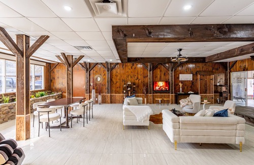 North Branch House | Spacious 4 Bdrm w/Indoor Heated Pool+Sauna+Creekn
