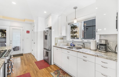 Allston House | Spacious 4 Bed/2.5 Bath Condo with Large Kitchen, Free Parking - Pet Friendly!
