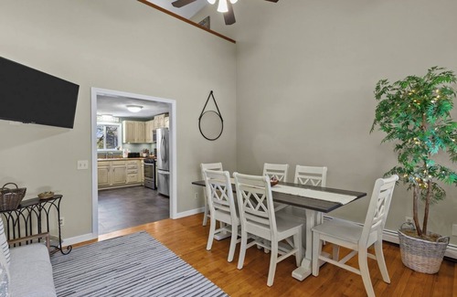 Bristol House | Spacious 4 Bed & 3 Full Bath Home in Bristol, RI - 300ft from the water