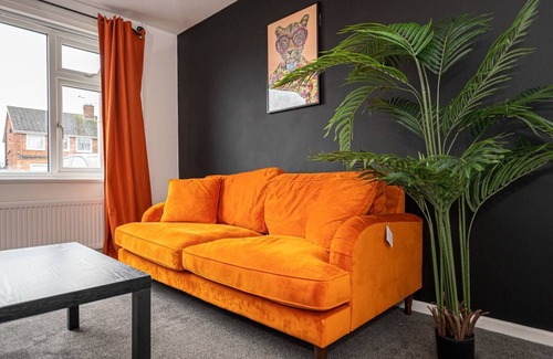 North Hykeham House | Spacious 4-Bed House with Parking Near City Centre