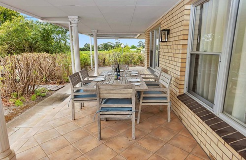 Nuriootpa House | Spacious 4 Bed Home on Vineyard In Barossa Valley