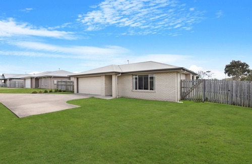 Kawungan House | Spacious 4-Bed Home with Alfresco BBQ Area