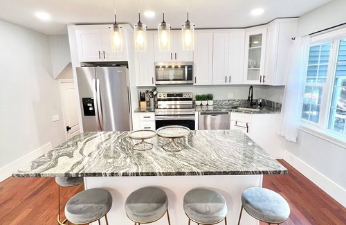 Providence House | Spacious 4-bedroom house in awesome North Providence with WiFi
