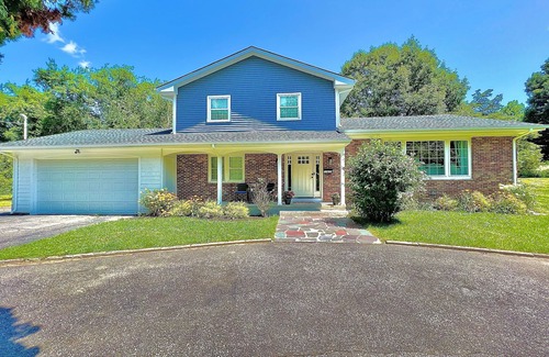 Providence House | Spacious 4-bedroom house in awesome North Providence with WiFi