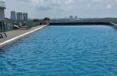 Medini Apartment | Spacious 4-bedroom apartment 1725 in Medini. Just 10mins walk to legoland.