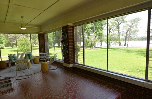 Lake Providence House | Spacious 4-bedroom house with WiFi and lake views in historic Lake Providence