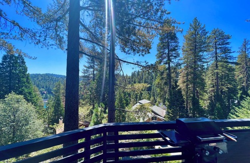 Meadow Bay Ski Chalet | Spacious 4-bedroom chalet in beautiful Lake Arrowhead with WiFi