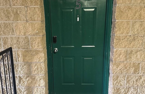 Mount Braddock Apartment | Spacious 4-bedroom apartment in charming Lemont Furnace with WiFi, AC
