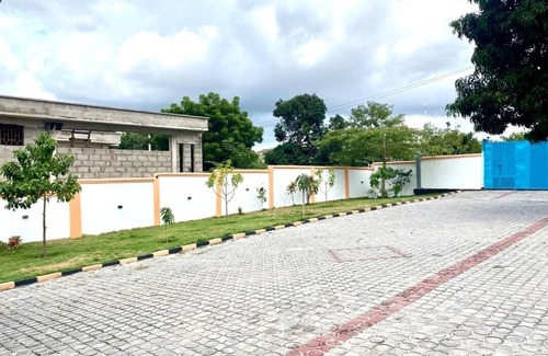 Kisutu House | Spacious 4-bedroom house in gorgeous Dar es Salaam with Wi-Fi, AC