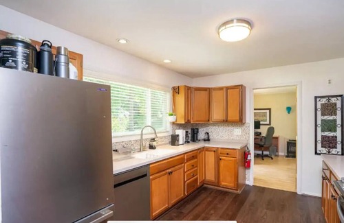 Park Forest Village House | Spacious 4-bedroom house in State College