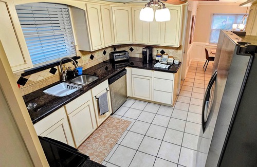 Spring House | Spacious 4-bedroom 2-bath POOL HOUSE fully fenced
