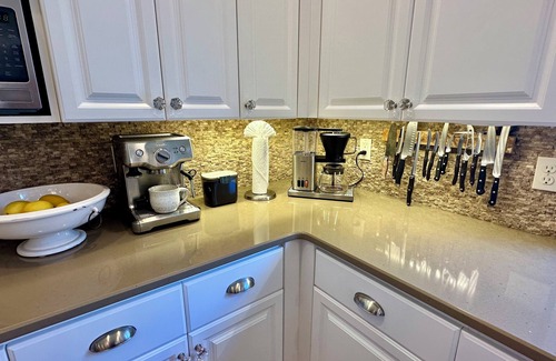 Corvallis House | Spacious 4 bedroom, 3 bath home with hot tub and stunning views of Cascade Mt.