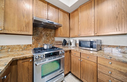 Duarte House | Spacious 4-bedroom 3bath Towsnhome with parking provided, Pet friendly!