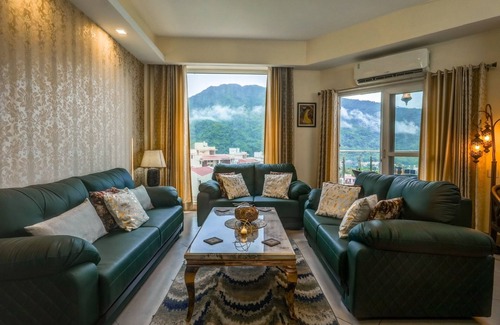 Rishikesh Apartment | Spacious 4-bedroom apartment in enjoyable Rishikesh with fitness room, WiFi