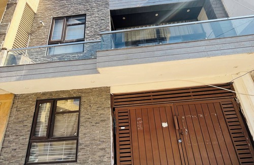 Pink City Apartment | Spacious 4-bedroom apartment with WiFi, AC in vibrant Jaipur