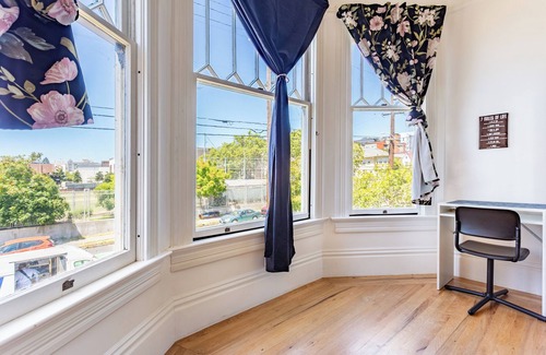 Downtown Berkeley Apartment | Spacious 4 bedroom Apt Walk 2 UC