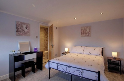 Grimley House | Spacious 4 Bedroom Georgian house in a beautiful quiet village of Ombersley