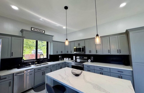 Pristine Bay House | Spacious 4-bedroom house with private pool AC in welcoming in Roatan Honduras