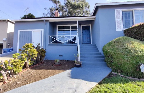 East Richmond Heights House | Spacious 4-bedroom house with AC, in El Cerrito CA with views of Mt. Tamalpais,