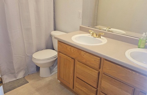 Northglenn House | Spacious 4-bedroom house in charming Northglenn with AC and Heat
