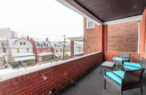 Oakland House | Spacious 4-bedroom house in marvelous Pittsburgh with WiFi, AC