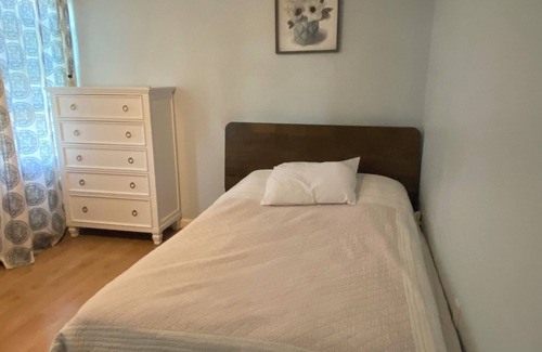 Portsmouth House | Spacious 4-bedroom house with Wi-Fi, AC and Water views in charming Portsmouth