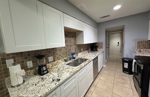 Odessa House | Spacious 4-bedroom -Harned Court A
