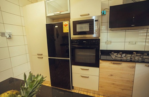 Kokrobite House | Spacious 4-bedroom house with AC, WiFi in brilliant Ghana Kokrobite beach side.